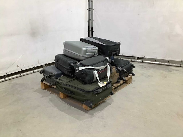 Koffers met onbekende inhoud - afbeelding 2 van  5