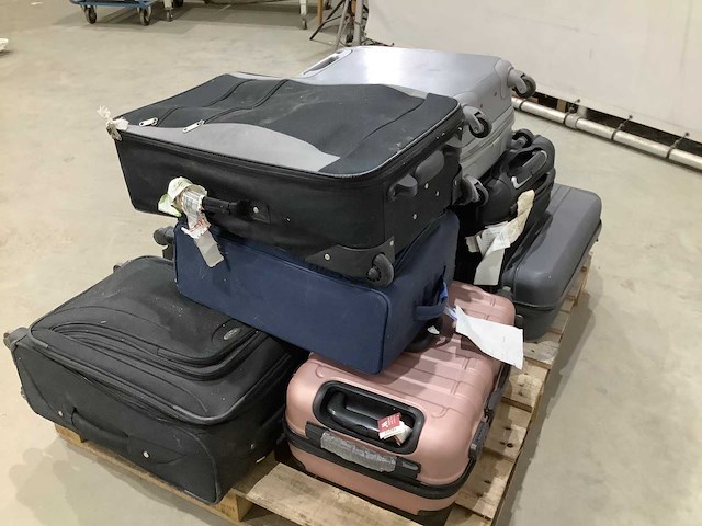 Koffers met onbekende inhoud - afbeelding 4 van  5