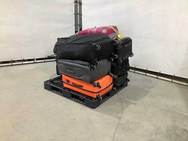 Koffers met onbekende inhoud - afbeelding 1 van  5