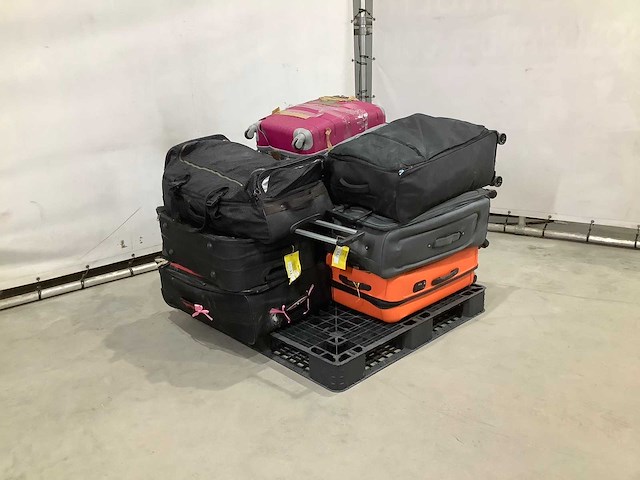 Koffers met onbekende inhoud - afbeelding 2 van  5