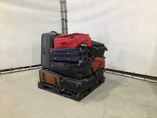 Koffers met onbekende inhoud - afbeelding 1 van  5