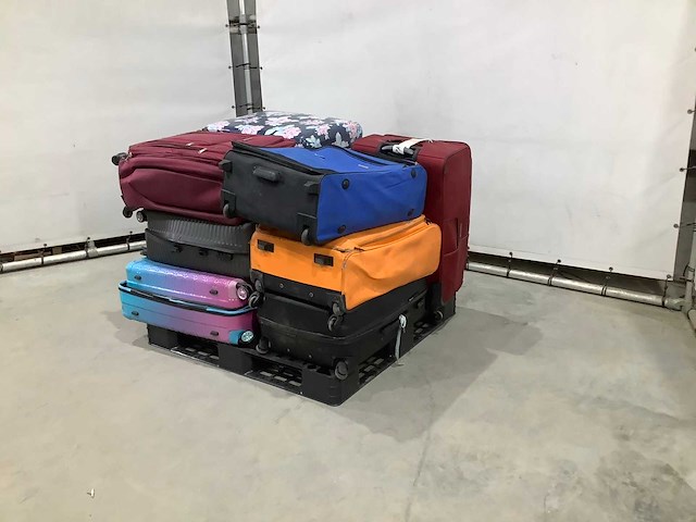 Koffers met onbekende inhoud - afbeelding 1 van  5