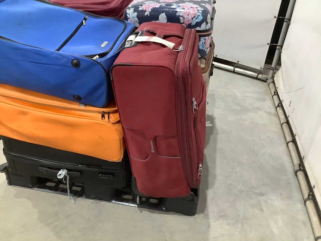 Koffers met onbekende inhoud - afbeelding 4 van  5