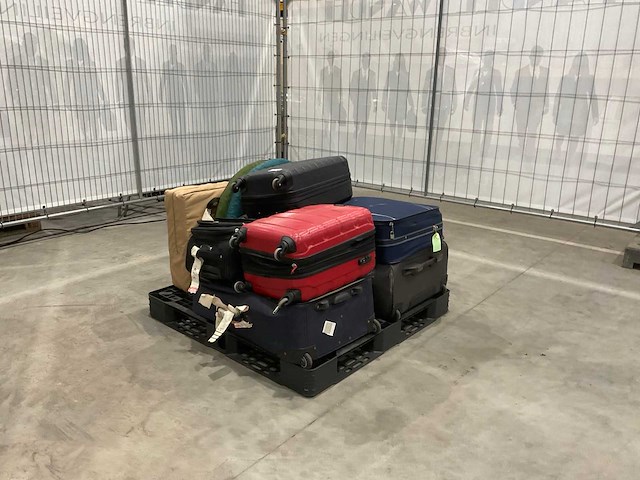 Koffers met onbekende inhoud - afbeelding 4 van  6