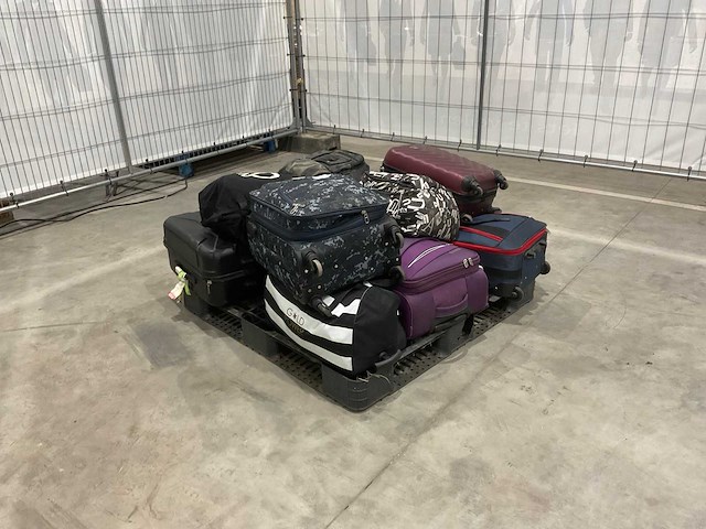 Koffers met onbekende inhoud - afbeelding 1 van  4