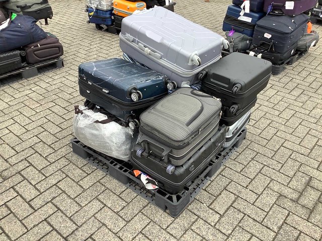 Koffers met onbekende inhoud - afbeelding 1 van  6