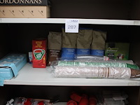 Koffie- en thee-producten o op schap w.o. soep, cacao, topping, thee en koffie. - afbeelding 1 van  3