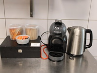 Koffieapparaat crups met waterkoker philips en diverse accessoires. - afbeelding 1 van  2