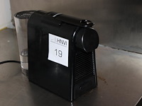 Koffieapparaat nespresso koffielekbakje ontbreekt.