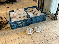 Koffiekop en schotels (110x) - afbeelding 1 van  5