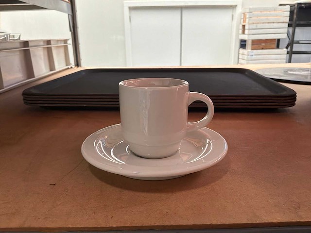 Koffiekopjes met schotels (400x) - afbeelding 2 van  4
