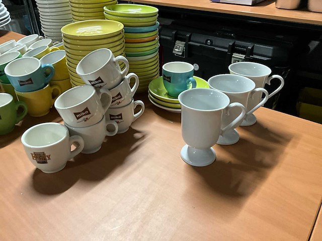 Koffiekoppen en schotels - afbeelding 6 van  6