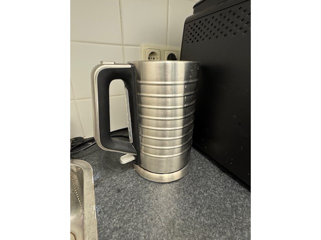 Koffiemachine en waterkoker philips, 2200 serie, zwart - afbeelding 3 van  4