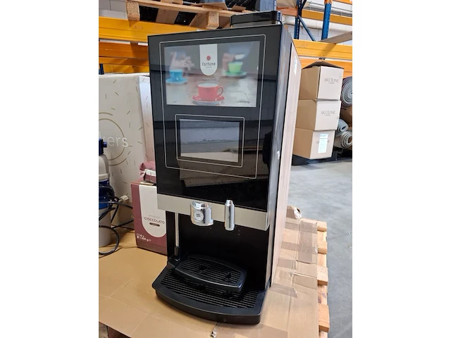 Koffiemachine fortune, des121bbtefonl0, bouwjaar 2022 - afbeelding 1 van  8