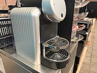 Koffiemachine, melkopschuimer, nespresso koppen en schotels, accessoires - afbeelding 4 van  12
