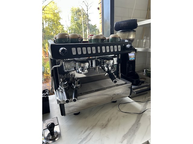 Koffiemachine met koffiemolen en baristaset , compact, m26 compact dt/2 te ts 230v, zwart, 2022 - afbeelding 2 van  9