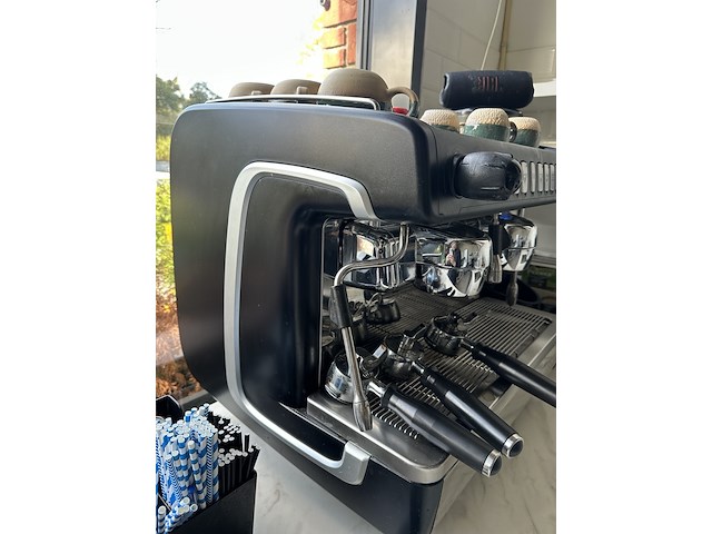 Koffiemachine met koffiemolen en baristaset , compact, m26 compact dt/2 te ts 230v, zwart, 2022 - afbeelding 4 van  9