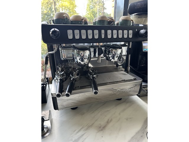 Koffiemachine met koffiemolen en baristaset , compact, m26 compact dt/2 te ts 230v, zwart, 2022 - afbeelding 5 van  9