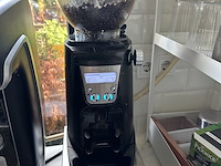 Koffiemachine met koffiemolen en baristaset , compact, m26 compact dt/2 te ts 230v, zwart, 2022 - afbeelding 6 van  9