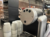 Koffiemachine met koppen en schotels en toebehoren en serveerwagen - afbeelding 3 van  7