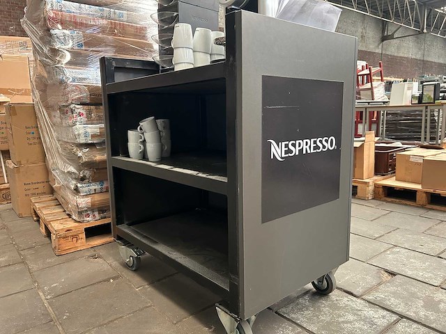 Koffiemachine met koppen en schotels en toebehoren en serveerwagen - afbeelding 6 van  7