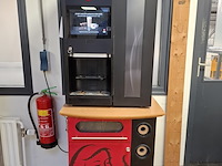 Koffiemachine met ondertafel wittenborg, bouwjaar 2018 - afbeelding 1 van  6