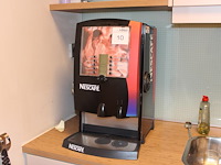 Koffiemachine nescafe blrxl-001 type automaat amazone. water loopt niet door.