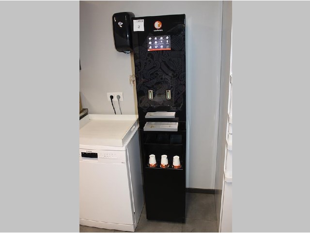 Koffiemachine van tienen perto instant5bb met uitgebreid scala aan koffie e.d. afmeting 35 x 44 x 172 cm. - afbeelding 1 van  4