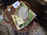 Koffiemolen, mand en kruidenwijzer - afbeelding 1 van  3