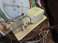 Koffiemolen, mand en kruidenwijzer - afbeelding 3 van  3