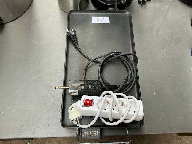 Koffiezetapparaat en bakplaat - afbeelding 1 van  2