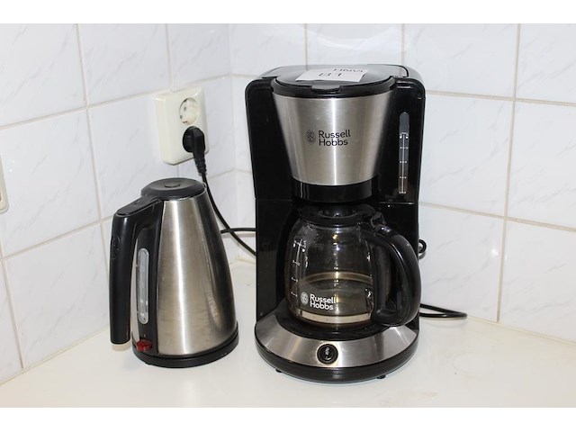 Koffiezetapparaat en waterkoker. - afbeelding 1 van  2