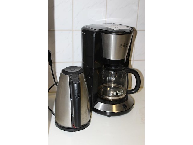 Koffiezetapparaat en waterkoker. - afbeelding 2 van  2