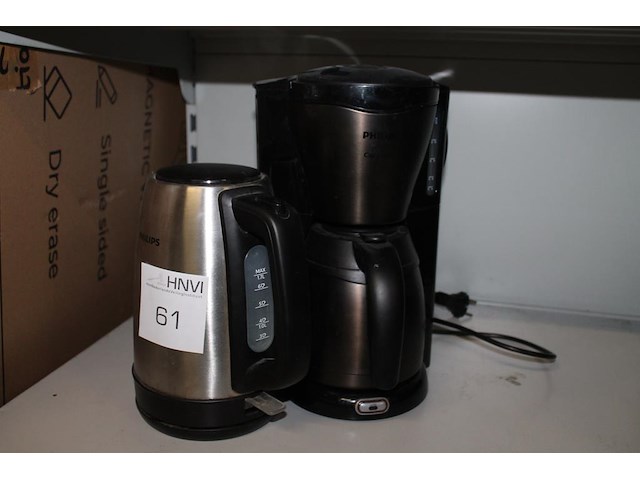 Koffiezetapparaat en waterkoker. - afbeelding 1 van  2