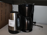 Koffiezetapparaat en waterkoker. - afbeelding 1 van  2