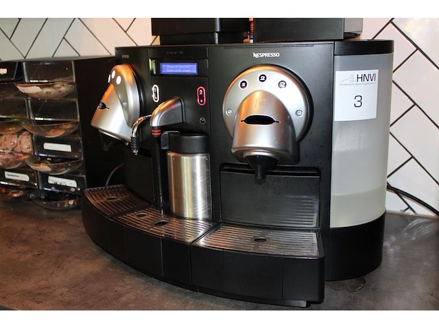 Koffiezetapparaat nespresso gemini 220 met voorraad koffiecups. - afbeelding 3 van  3