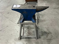 Kohls aambeeld op voet - afbeelding 1 van  4