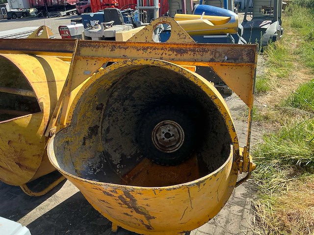 Kokerkubel betonkubel 1000l - afbeelding 3 van  10