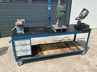 Kolomboor, lintzaag en schuurmachine op werktafel - afbeelding 4 van  11