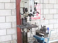 Kolomboormachine erlo tca4-45 met machineklem en onderdelen- / accessoirewagen. bouwjaar onbekend. - afbeelding 2 van  4