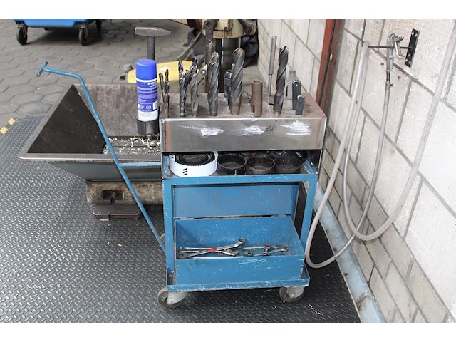 Kolomboormachine erlo tca4-45 met machineklem en onderdelen- / accessoirewagen. bouwjaar onbekend. - afbeelding 4 van  4