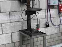 Kolomboormachine huvema hu 18 industry op metalen onderstel. bouwjaar 2010. - afbeelding 2 van  3