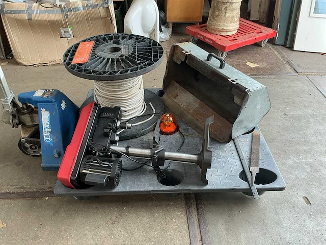 Kolomboormachine + katrol met touw - afbeelding 7 van  7