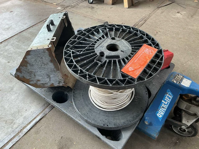 Kolomboormachine + katrol met touw - afbeelding 4 van  7
