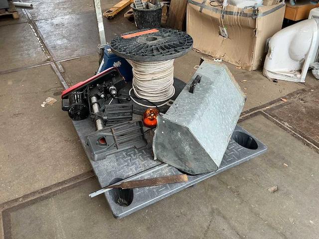 Kolomboormachine + katrol met touw - afbeelding 6 van  7