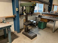 Kolomboormachine met kruistafel