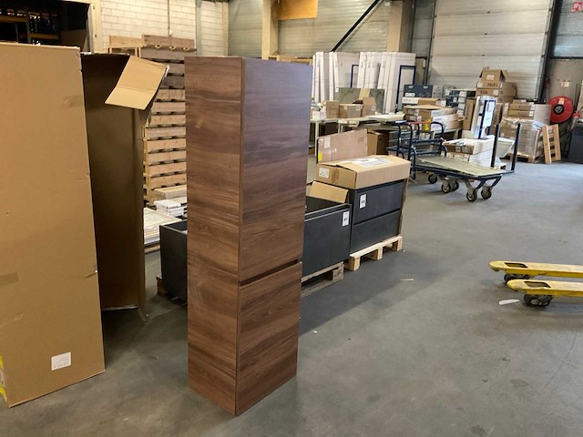 Kolomkast met wasmand - afbeelding 1 van  5