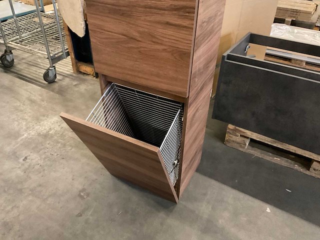 Kolomkast met wasmand - afbeelding 4 van  5