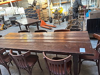 Koloniale café tafel met 8 stoelen