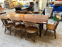 Koloniale café tafel met 8 stoelen